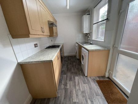 2 bedroom terraced house to rent - Photo 5
