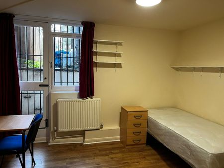 Studio Flat, Queens Road, SE14 - Photo 2