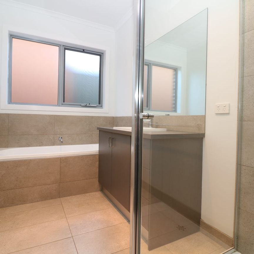 Stunning modern home. - Photo 1