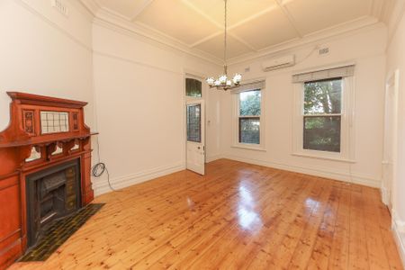 Huge four bed, three bath Federation home conversion in Hawthorn. - Photo 2