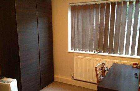 2 Bedrooms 7 Wensleydale Court - Photo 2