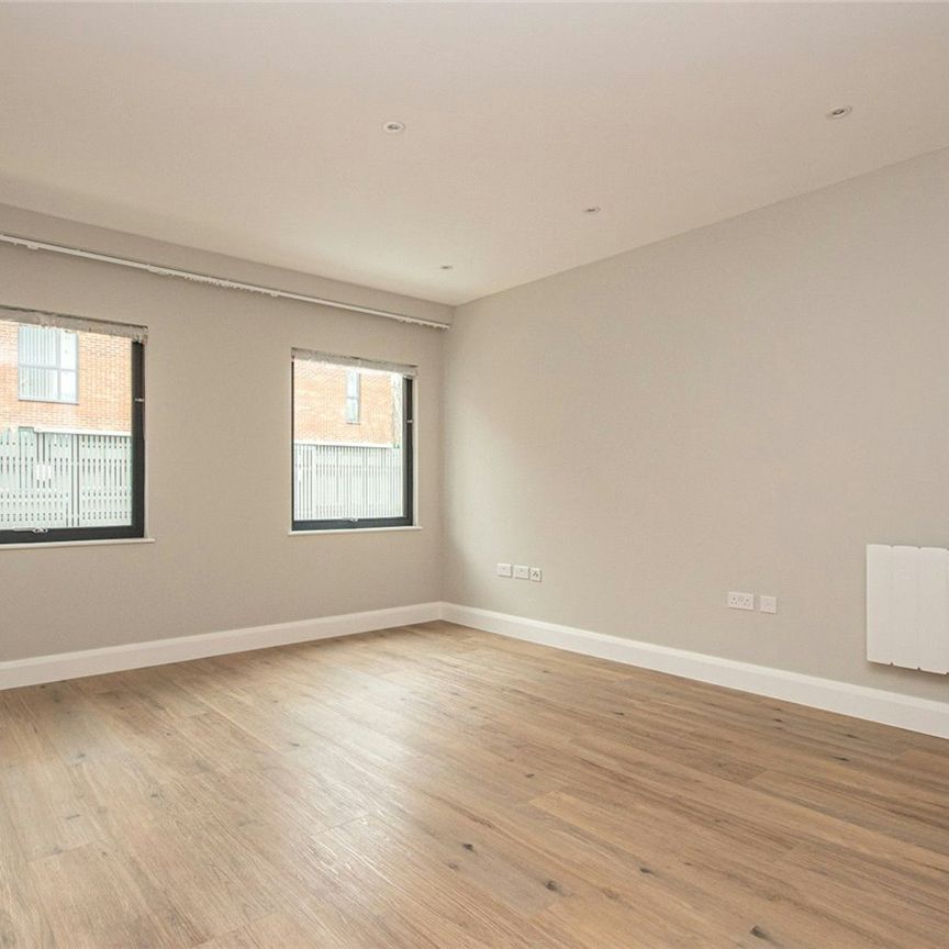 Broadwater Road, Welwyn Garden City, Hertfordshire, AL7 3AX - Photo 1