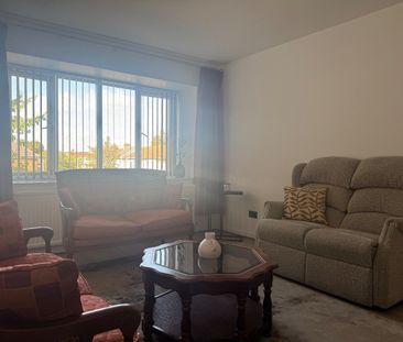 2 Bed Flat, Oaks Lane, IG2 - Photo 3