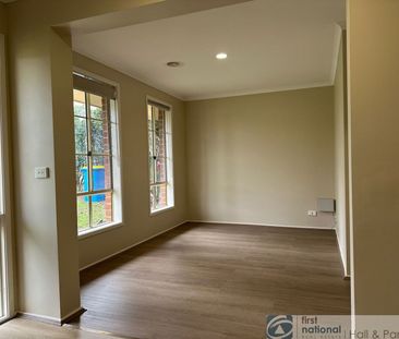 12 Furze Court, Cranbourne West - Photo 2