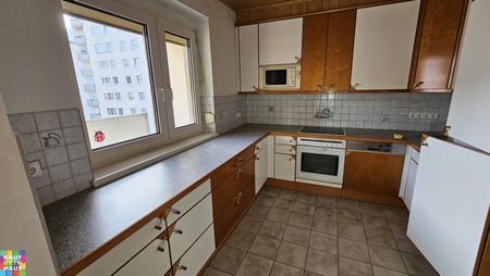 Teilmöblierte 3-Zimmerwohnung mit Loggia - Foto 2