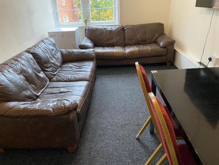 5 bedroom private hall to rent - Photo 3