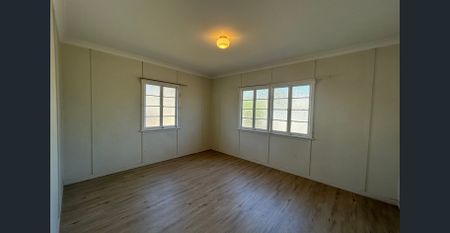 THIS BEAUTIFUL QUEENSLANDER IS AVAILABLE NOW - NEW FLOORING INSTALLED THROUGH OUT! - Photo 3