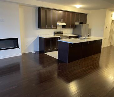 For Lease - 78 Donald Ficht Crescent, Brampton, Ontario - Photo 3