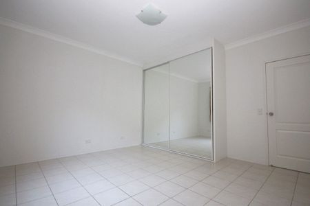 Short Term Lease - Immaculate One Bedroom Unit - Photo 4