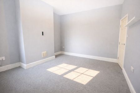 3 Bedroom HOUSE, Chester - Photo 2