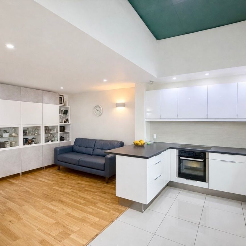 3 Bed Flat, Golders Rise, NW4 - Photo 1