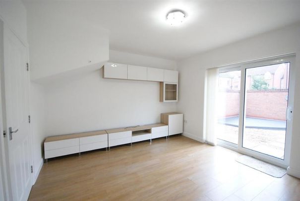 3 bedroom end of terrace house to rent - Photo 1