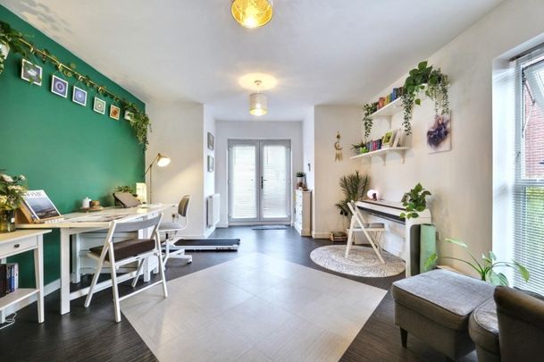 1 BED Flat - Photo 1