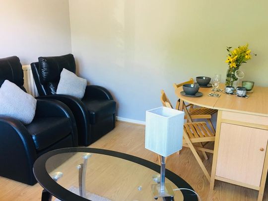 4 bedroom semi-detached house to rent - Photo 1