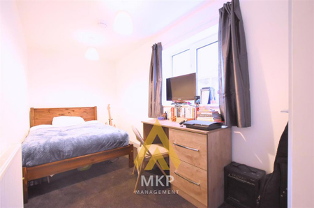 5 bedroom terraced house to rent - Photo 3