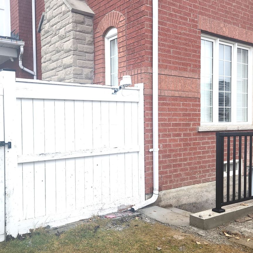 For Lease - 1 Hesham Drive Unit# Lower, Whitby, Ontario - Photo 1