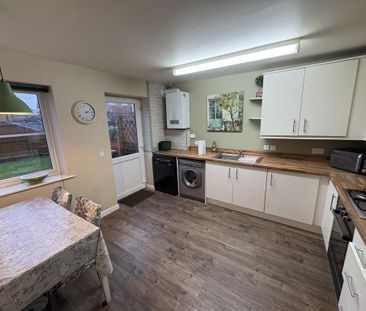 3 bedroom semi-detached house to rent - Photo 2