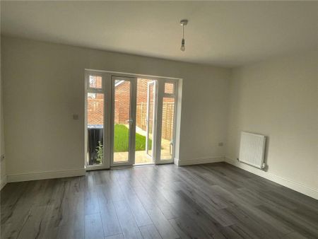 3 bedroom semi-detached house to rent - Photo 2