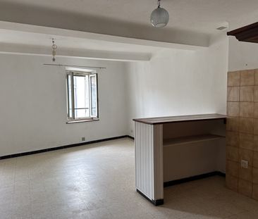 CUERS - Centre -ville- Appartement T2 de 43 m² - Photo 4