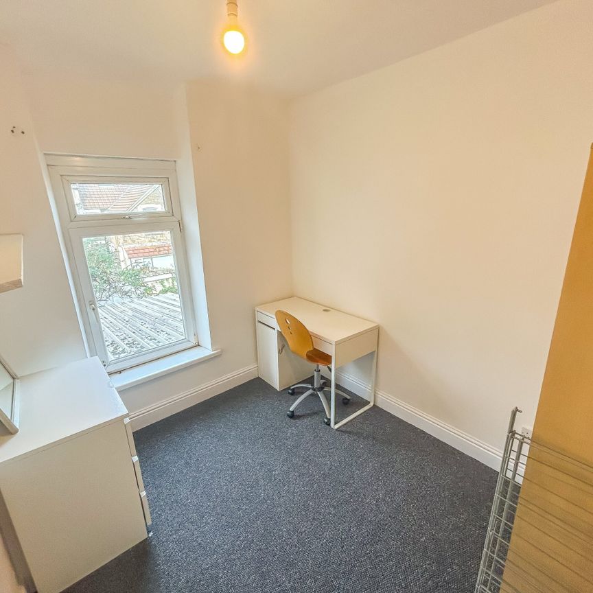 Birchwood Avenue, Treforest - Photo 1