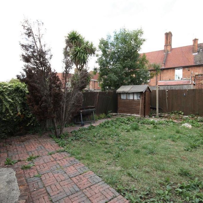 Old Oak Common lane, East Acton, London, W3 7DT - Photo 1