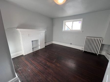 For Lease - 959 Main Street Unit# 1, Hamilton, Ontario - Photo 2