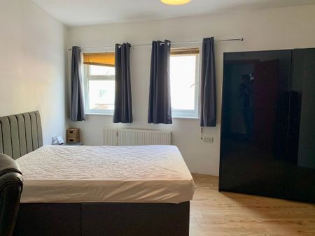 3 bedroom flat to rent - Photo 5