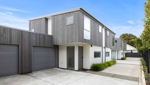 Modern 2 bed, 2 bath townhouse - Photo 1