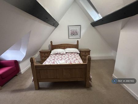 2 bedroom flat to rent - Photo 2