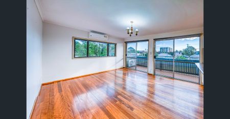 A Peak of The Water - Photo 3