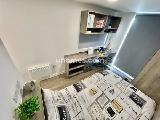 Studio (Top Floor) - Photo 1