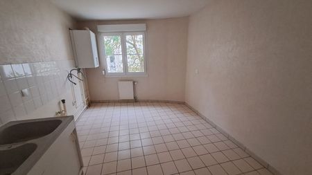 Location appartement T4 83.16m² à Reims (51100) Loyer CC * : 850.23 € Réf : ER.30439 - Photo 5