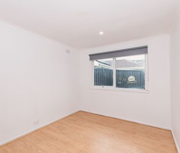 38 South Gateway, Avondale Heights VIC 3034 - House For Rent | Domain - Photo 2