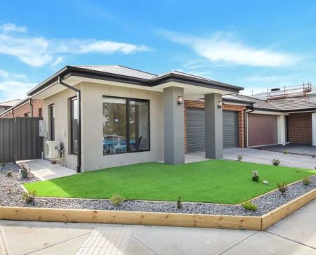 “Stylish, Convenient, and Modern Living – BILLS INCLUDED!” - Photo 4
