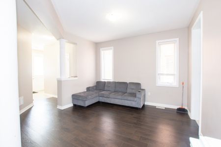 ** ALL INCLUSIVE ** Room For Rent in a Stunning House!! - Photo 3