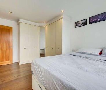 Western Gateway, Coral Apartments, E16 - Photo 1