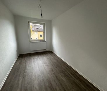 Direkt am Bahnhof- das ist famos! - Foto 1