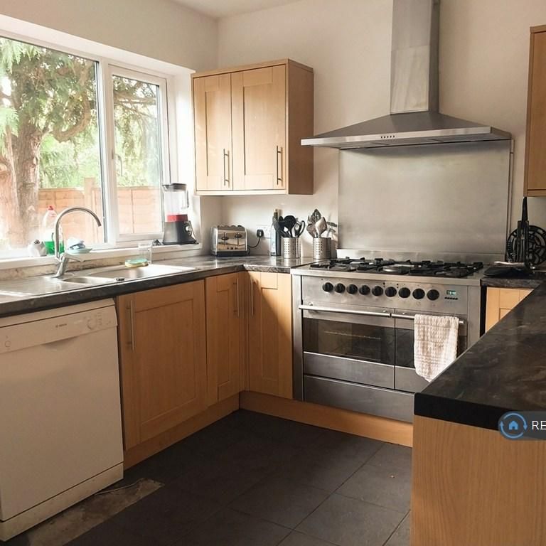 1 bedroom in a house share to rent - Photo 1