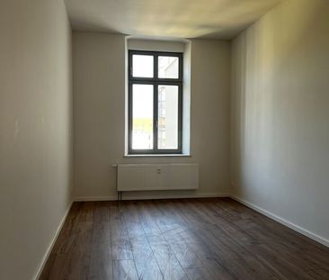 ERSTBEZUG - geräumige 2-Raum Altbauwohnung mit Loggia - Photo 4