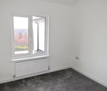 4 bedroom semi-detached house to rent - Photo 4