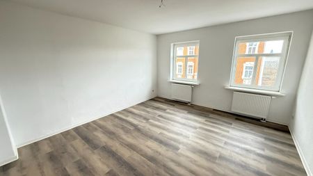 Schöne, gemütliche 4 Zimmer Wohnung im Dachgeschoss - Bad mit Fenster - Photo 4