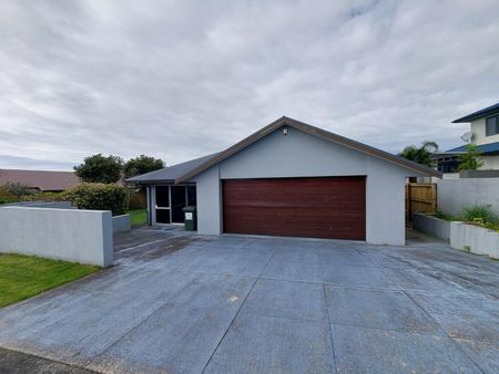 Four Bedroom Home In Highlands Park - Photo 2