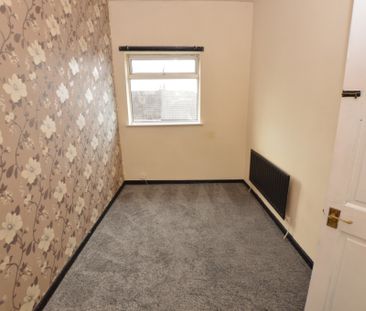 2 Bedroom Terraced House - Photo 2