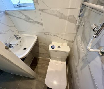 1 bedroom in a house share to rent - Photo 2
