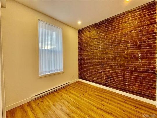 2013 Rue Wellington, #B - Photo 1