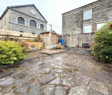 3 bedroom end of terrace house to rent - Photo 1