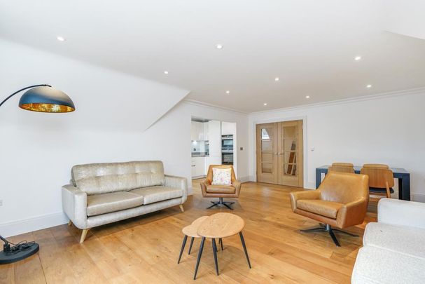 Rothsay Court, Gower Road, Weybridge, Surrey, KT13 - Photo 1