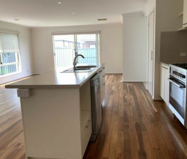 4 Hawkstone Road, Wyndham Vale VIC, Belconnen - Photo 6