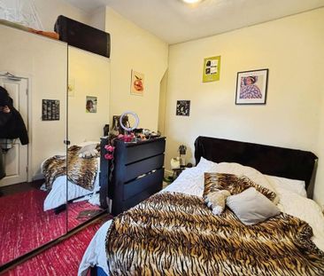 4 bedroom terraced house to rent - Photo 5