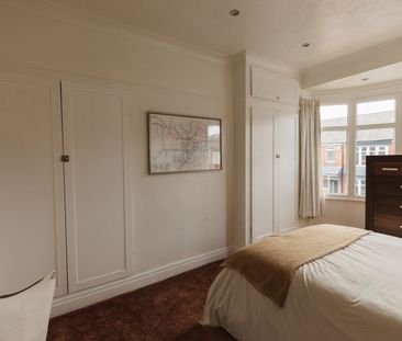 3 Bedroom - Photo 2